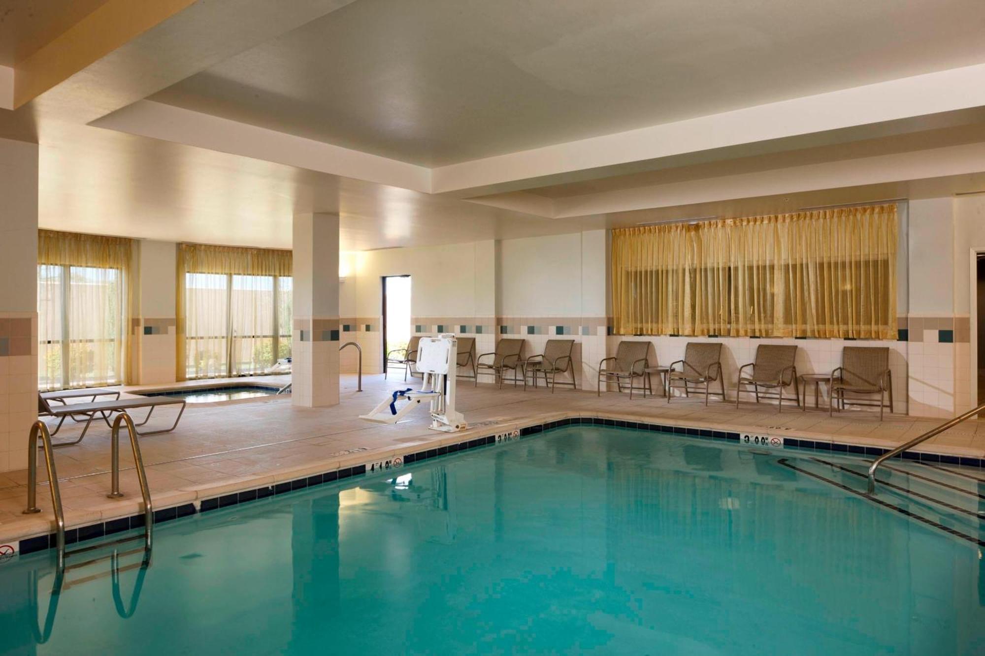 מלון Courtyard By Marriott ג'קסון מראה חיצוני תמונה
